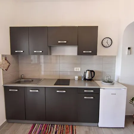 Lejlighed In Basanija Mit Schoener Terrasse By Interhome