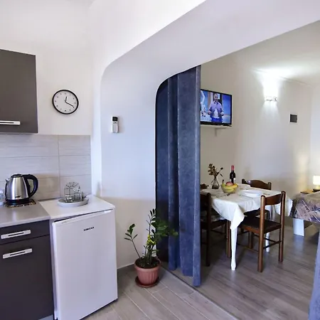 Apartman In Basanija Mit Schoener Terrasse By Interhome *